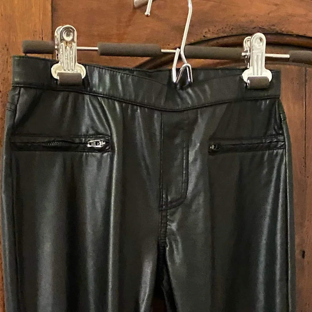 ❤️Hue X-Small Faux Leather Leggings - Picture 4 of 16